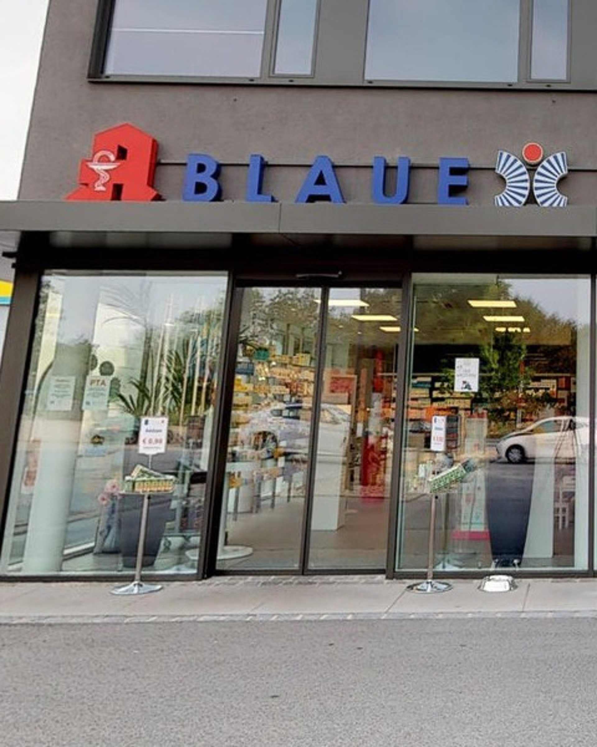 Eingang der Blauen Apotheke in der Alten Straße, Passau